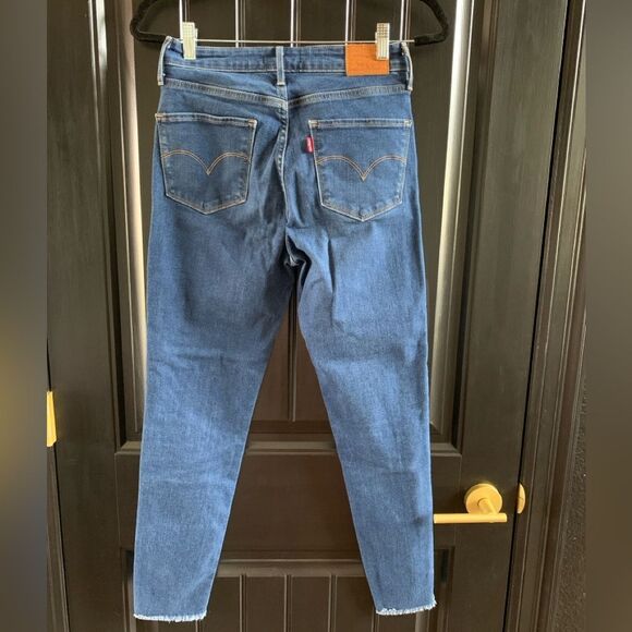 Levi's 721 High Rise Skinny Jeans | Size 27 - Picture 4 of 4